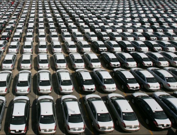 O setor automobilístico registrou aumento de 45,7% na fabricação no mês em relação ao mesmo período do ano passado; vagas de emprego também aumentam