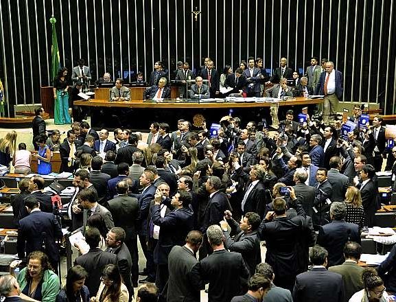 Câmara aprova texto-base da MP que dificulta acesso ao seguro-desemprego