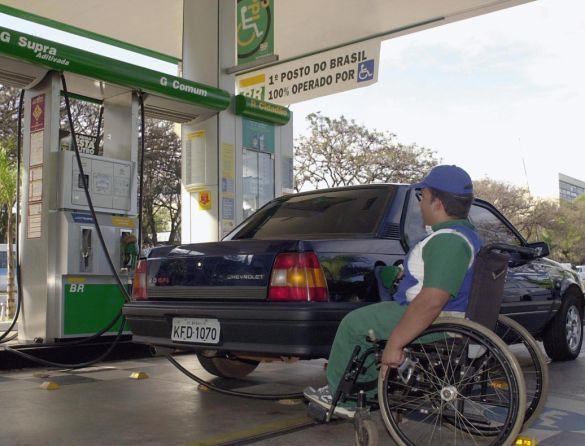 Sindicato dos Frentistas do RJ oferece oportunidade para deficientes em posto de combustível