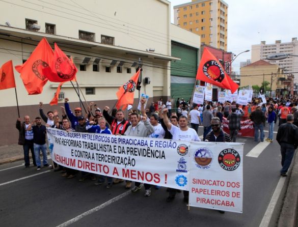 Em dia de greve geral no Brasil, Sindicato dos Trabalhadores Metalúrgicos de Piracicaba e região vai às ruas contra as reformas