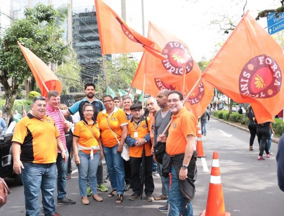 Porto Alegre: Ato das Centrais reúne centenas em defesa dos direitos trabalhistas e previdenciários 