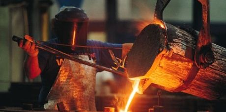 Produção industrial cai em 8 dos 15 locais pesquisados em março pelo IBGE