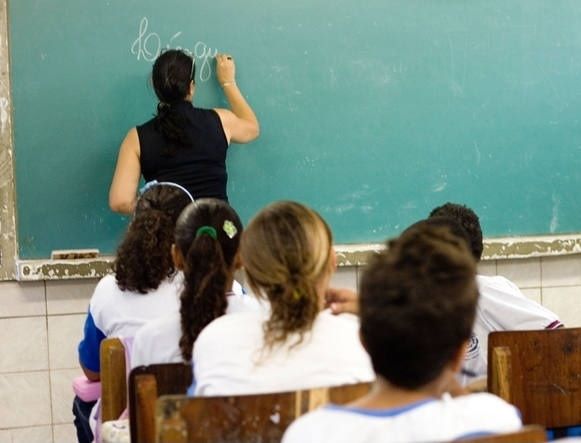 PBH poderá terceirizar 8.000 trabalhadores na àrea da Educação