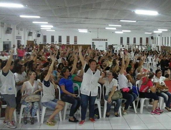 Servidores deflagram greve em Camboriú/SC