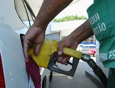 Preço da gasolina cai, em média, 4,1% nos postos em dezembro