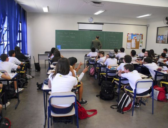 Mais da metade dos alunos de 14 a 17 anos tem nota insuficiente em Português e Matemática
