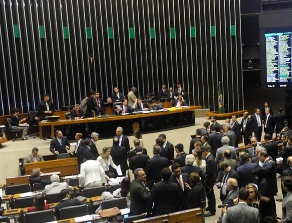 MP que suspende reajuste de servidores tem vigência prorrogada