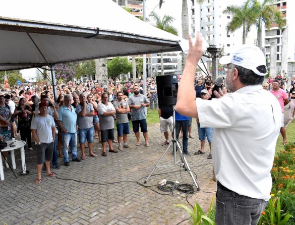 Servidores de Brusque decretam Greve