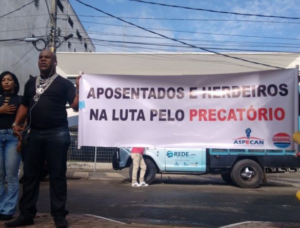 Servidores e professores de Candeias protestaram contra não pagamento dos precatórios do Fundef