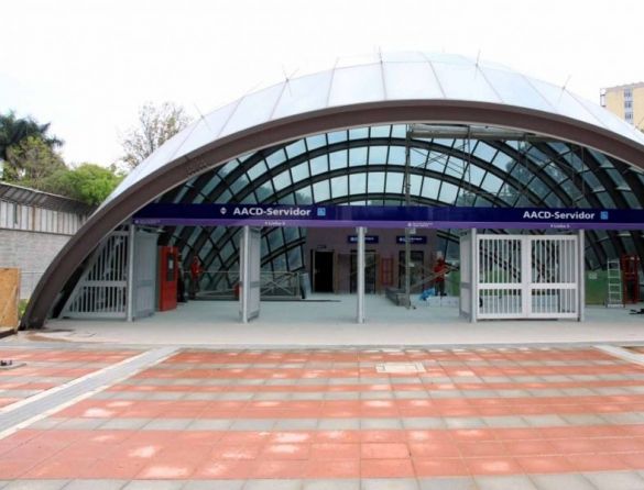 Vendida como ‘modelo’, estação AACD do metrô de SP falha na acessibilidade