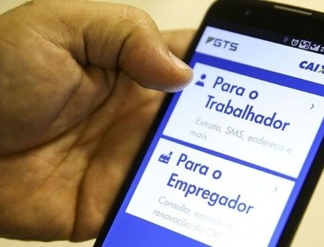 Trabalhador pode solicitar saque de R$ 1.045 do FGTS até 31 de dezembro