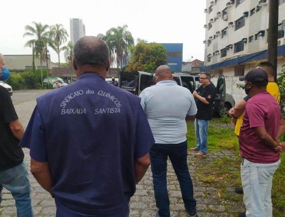 Sindest protesta contra condições de garagem e veículos para remoções