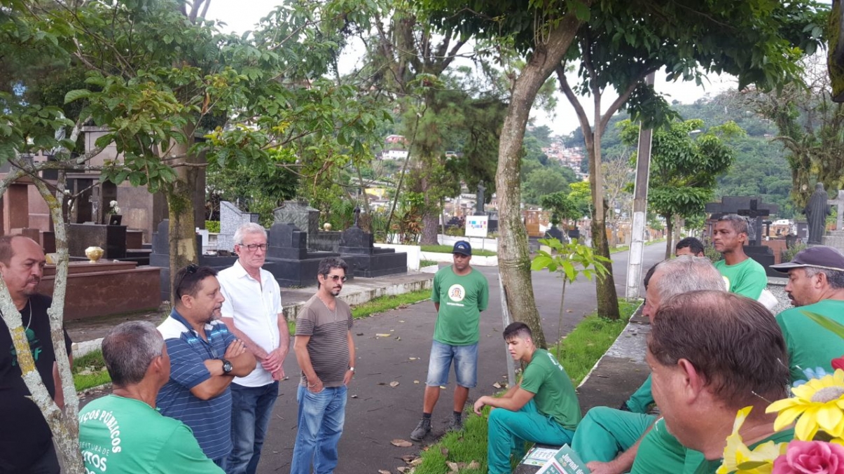 Trabalhadores em cemitérios podem paralisar as atividades, em Santos