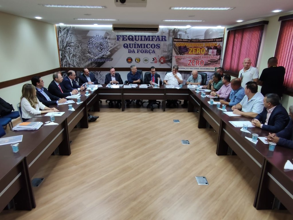 Trabalhadores e empresários da Borracha e Pneumáticas encontram com ministro Marinho